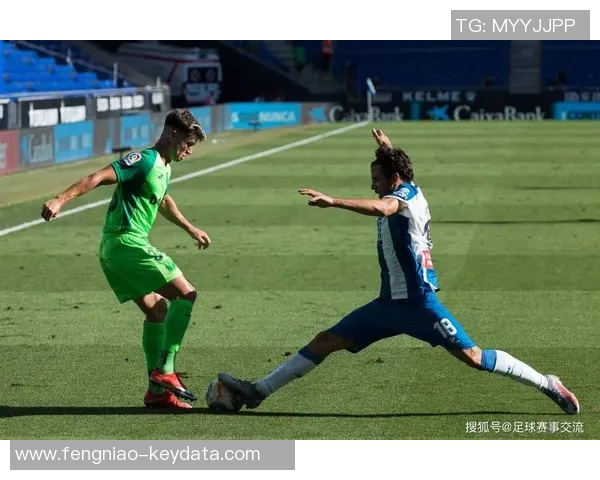 西甲激战：皇马与波尔图战平精彩瞬间回顾与集锦分享